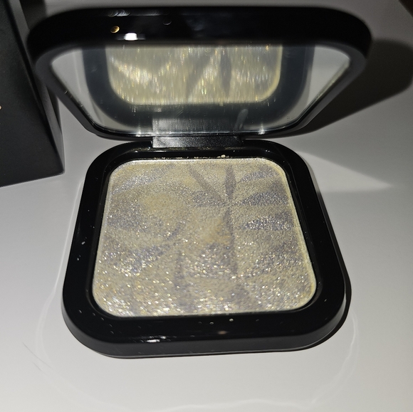 Karma Cosmetics Highlighter - Picture 4 of 5